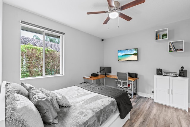 bedroom featuring light wood finished floors and a ceiling fan