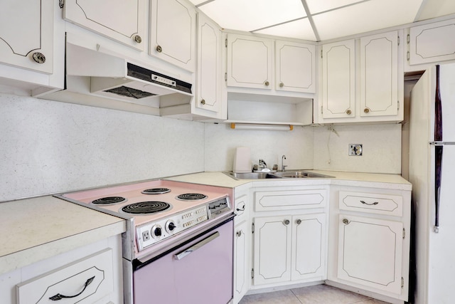1021 Crystal Lake Dr Unit 109, Deerfield Beach, FL 33064 - kitchen featuring light countertops, backsplash, a sink, under cabinet range hood, and white appliances