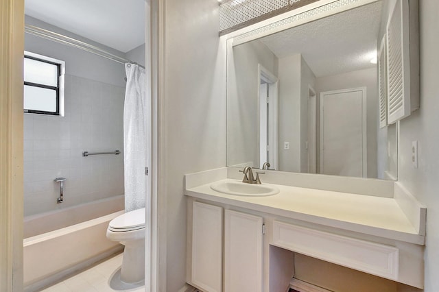 9805 Walnut Tree A Way Unit A, Boynton Beach, FL 33436 - bathroom featuring shower / bath combo with shower curtain, vanity, and toilet