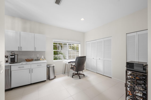 office space featuring visible vents, recessed lighting, and baseboards