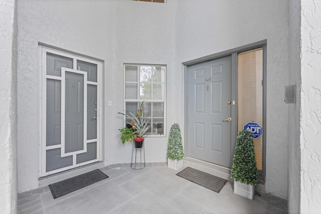 view of exterior entry featuring stucco siding