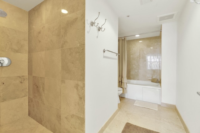 full bathroom featuring baseboards, visible vents, toilet, and shower / bath combo with shower curtain