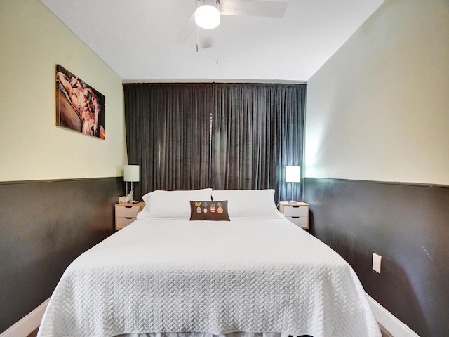 bedroom featuring a ceiling fan