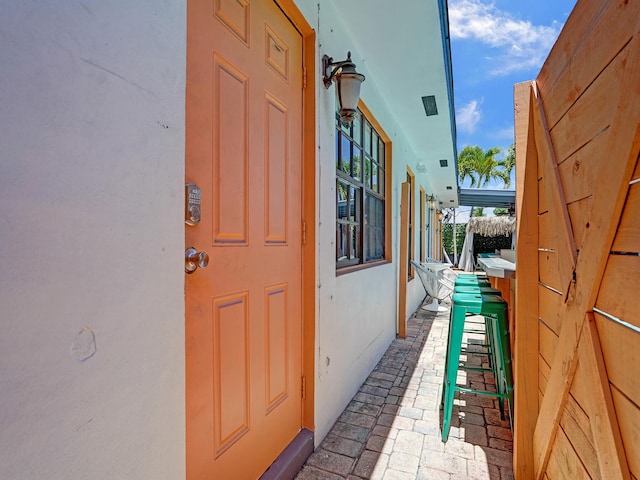 entrance to property with stucco siding