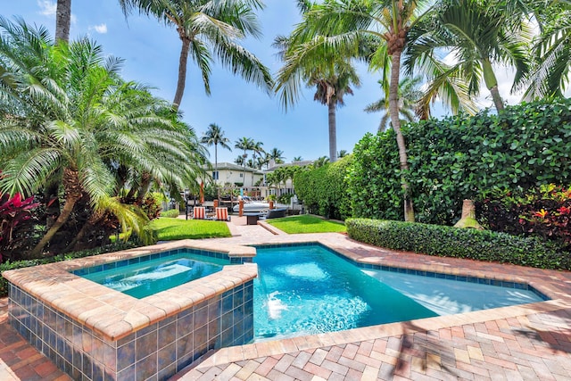 702 SE 7th St, Delray Beach, FL 33483 - view of swimming pool with a patio area and a pool with connected hot tub