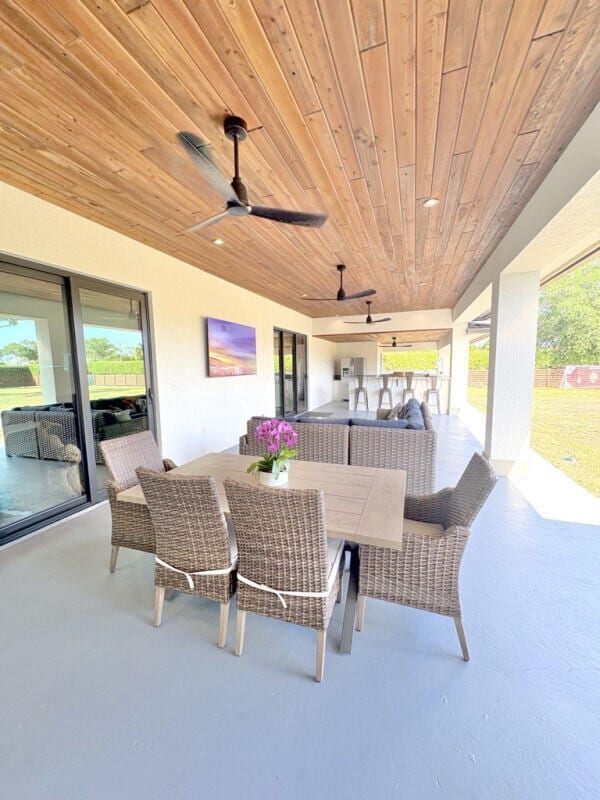 9600 Payton Ct, Boynton Beach, FL 33472 - view of patio featuring outdoor dining space and ceiling fan