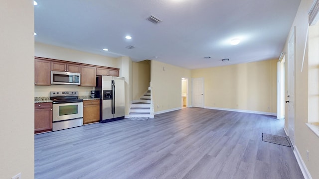 2558 SE Pineland Dr, Port Saint Lucie, FL 34952 - kitchen with baseboards, recessed lighting, light wood-style floors, visible vents, and stainless steel appliances