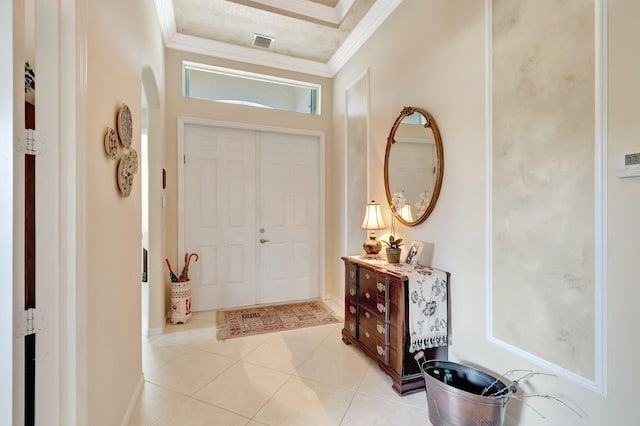 entryway featuring baseboards, visible vents, ornamental molding, and light tile patterned flooring