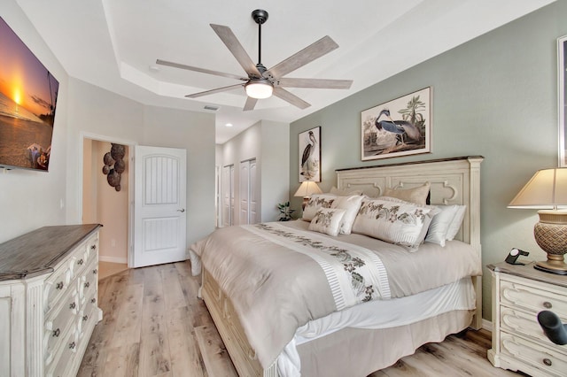 7147 Prudencia Dr, Lake Worth, FL 33463 - bedroom featuring light wood-style floors, a closet, ceiling fan, a raised ceiling, and recessed lighting