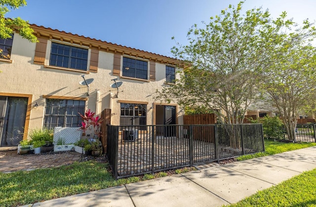 10403 Wellington Parc Dr, Wellington, FL 33449 - townhome / multi-family property with a fenced front yard and stucco siding