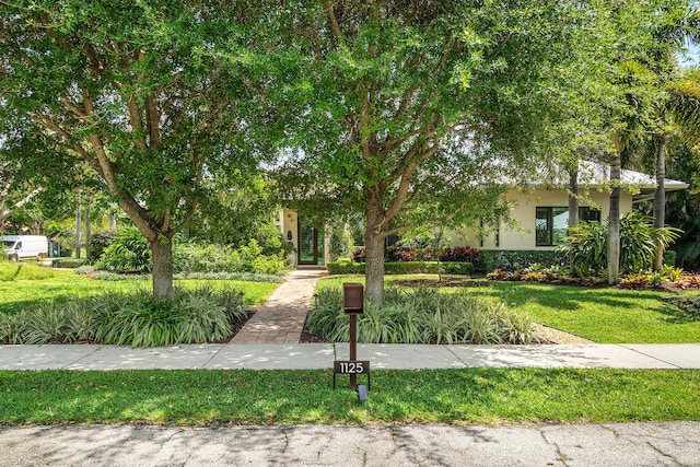 1125 NW 5th Ave, Delray Beach, FL 33444 - view of home's community featuring a lawn