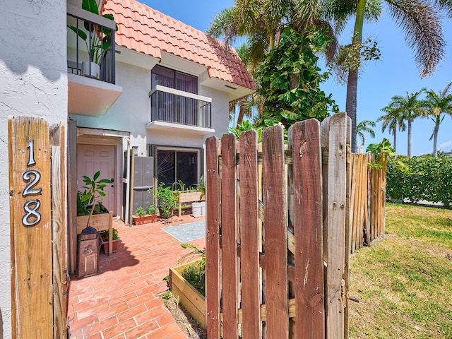 details with fence, a gate, and stucco siding