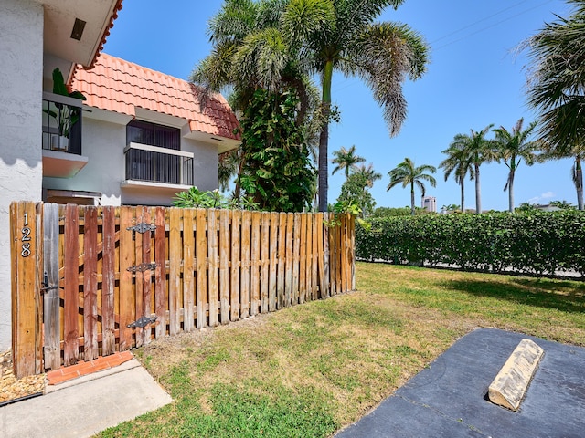view of yard featuring fence