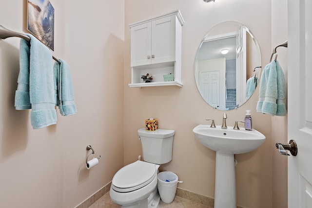 5264 Cambridge Ct, Palm Beach Gardens, FL 33418 - half bath featuring toilet, baseboards, and tile patterned floors