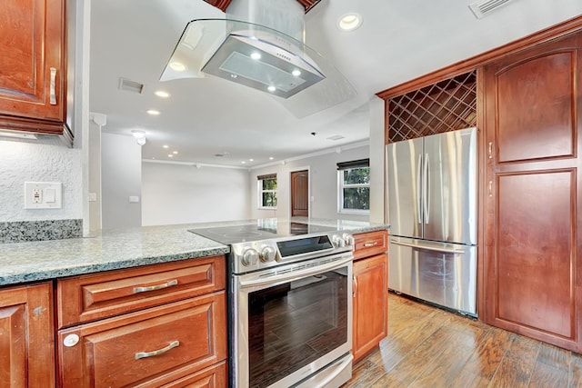 kitchen featuring under cabinet range hood, visible vents, recessed lighting, and appliances with stainless steel finishes