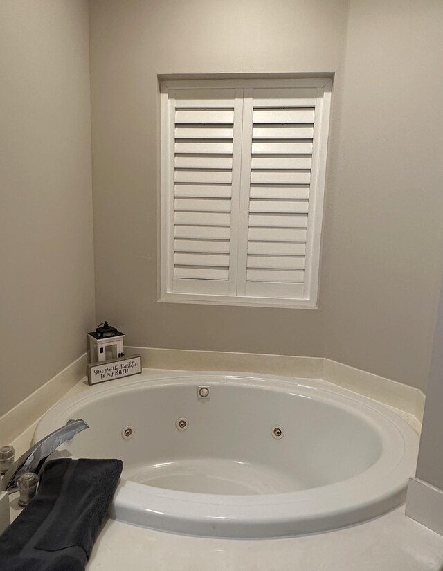 9851 Perfect Dr Unit 151, Port Saint Lucie, FL 34986 - full bathroom featuring a whirlpool tub