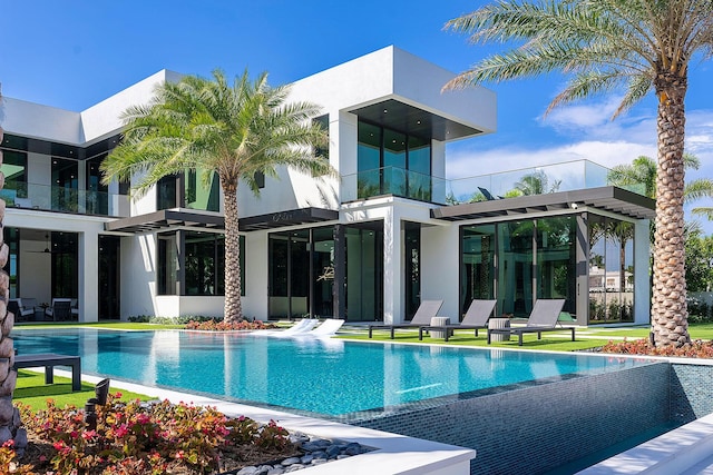 372 E Alexander Palm Rd, Boca Raton, FL 33432 - rear view of house featuring an infinity pool and stucco siding