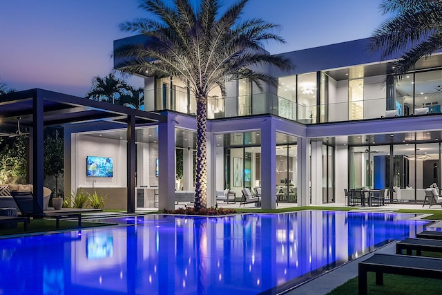 372 E Alexander Palm Rd, Boca Raton, FL 33432 - view of swimming pool featuring an infinity pool and a patio