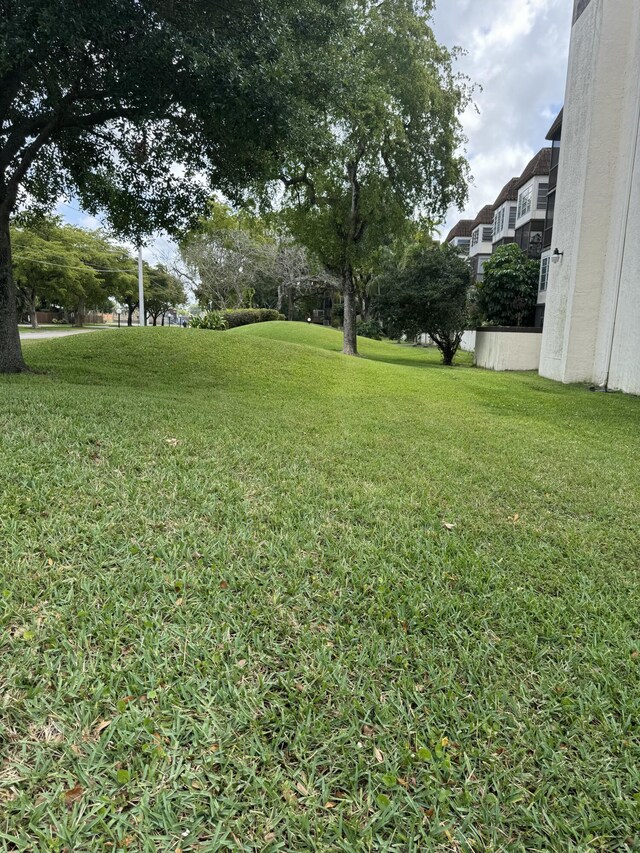 1681 NW 70th Ave Unit 102, Plantation, FL 33313 - view of yard