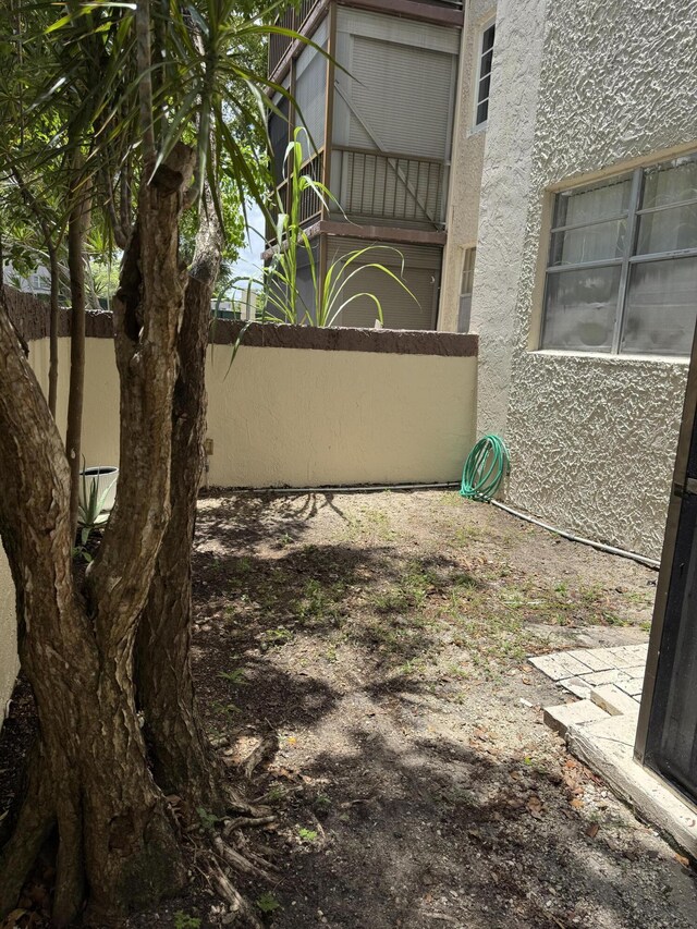 1681 NW 70th Ave Unit 102, Plantation, FL 33313 - view of yard featuring fence