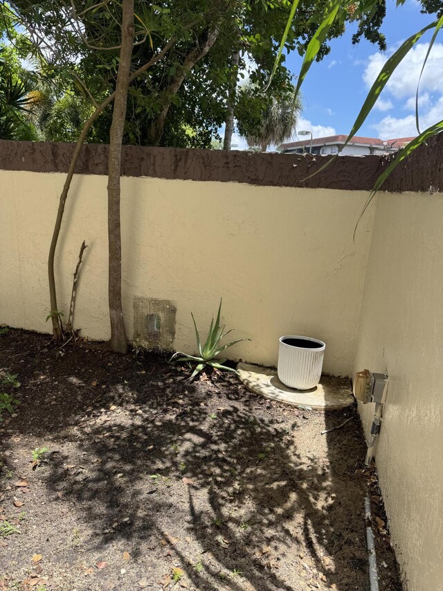 1681 NW 70th Ave Unit 102, Plantation, FL 33313 - view of yard with fence