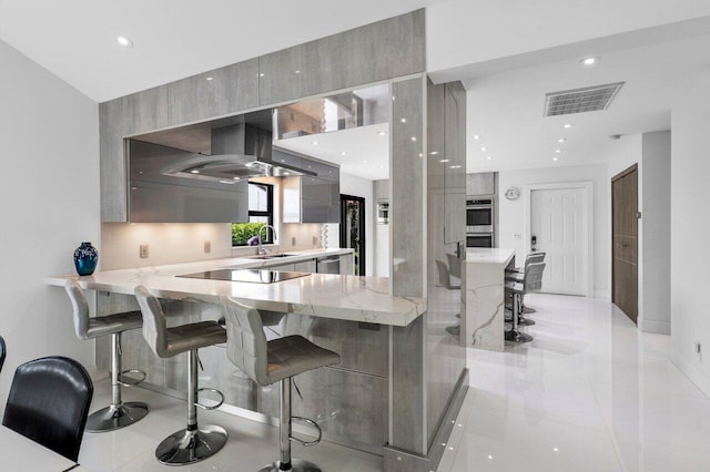 21481 Cypress Hammock Dr Unit 31B, Boca Raton, FL 33428 - kitchen featuring a sink, modern cabinets, and a kitchen bar