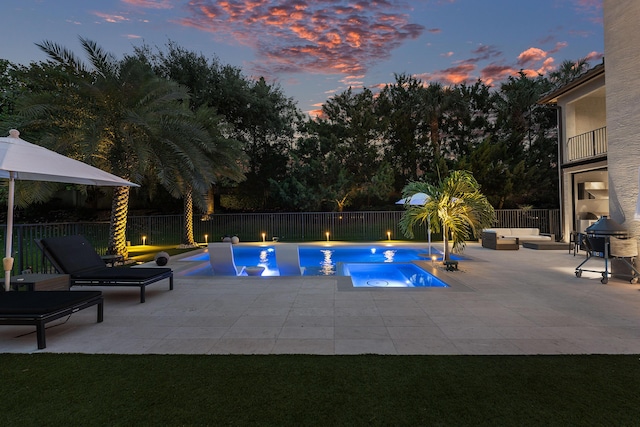 16491 Gateway Bridge Dr, Delray Beach, FL 33446 - view of swimming pool featuring an in-ground hot tub, a patio, and a fenced backyard
