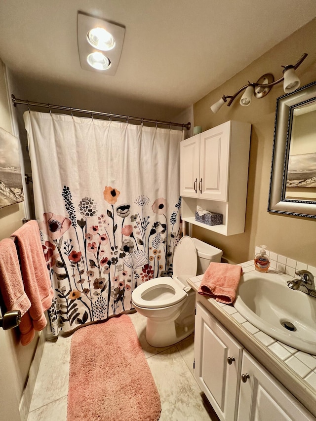 4015 Islewood D, Deerfield Beach, FL 33442 - bathroom with a shower with curtain, toilet, and vanity