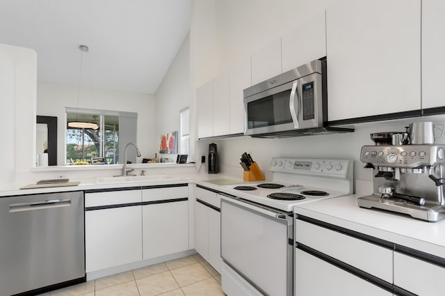 9927 Seacrest Cir Unit 202, Boynton Beach, FL 33437 - kitchen featuring a sink, appliances with stainless steel finishes, vaulted ceiling, and light countertops