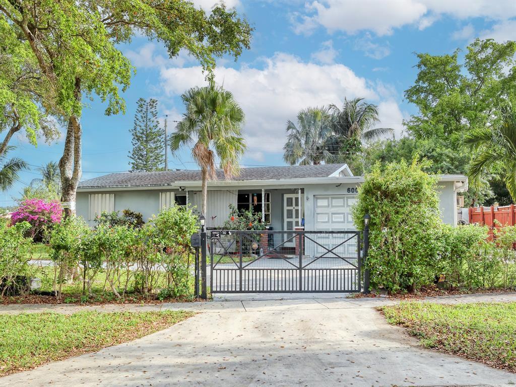 single story home with fence, a gate, and driveway