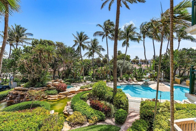 view of swimming pool