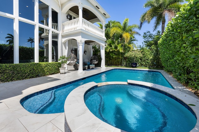 712 NE 71st St, Boca Raton, FL 33487 - view of pool with a patio area, a pool with connected hot tub, and ceiling fan