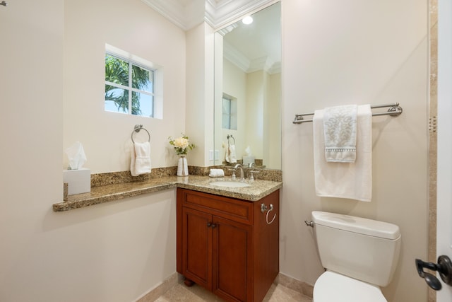 712 NE 71st St, Boca Raton, FL 33487 - bathroom featuring baseboards, toilet, vanity, and ornamental molding