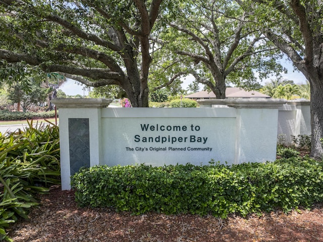 view of community / neighborhood sign