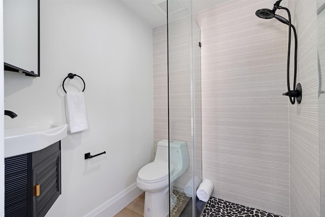 841 SE 5th Ter, Pompano Beach, FL 33060 - bathroom with a tile shower, toilet, and vanity