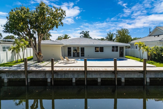 841 SE 5th Ter, Pompano Beach, FL 33060 - back of house featuring stucco siding, a fenced in pool, a patio, and fence