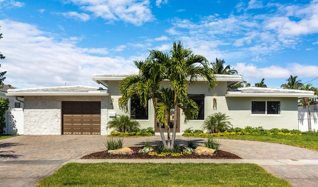 841 SE 5th Ter, Pompano Beach, FL 33060 - view of front of property featuring stucco siding, decorative driveway, and a garage