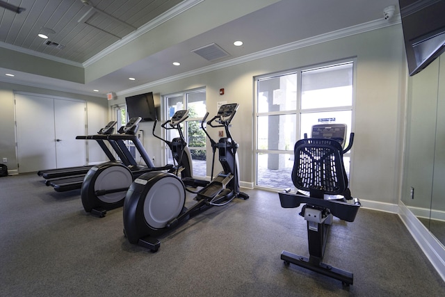 workout area featuring baseboards, visible vents, recessed lighting, and crown molding