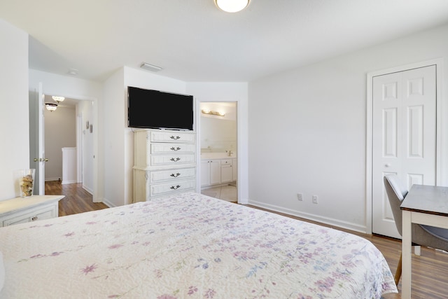 144 Pennock Landing Cir, Jupiter, FL 33458 - bedroom with wood finished floors, baseboards, ensuite bathroom, and a closet