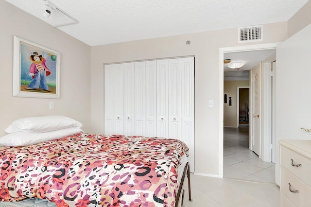 1625 Bridgewood Dr, Boca Raton, FL 33434 - bedroom featuring a textured ceiling, a closet, light tile patterned floors, and visible vents