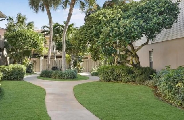 600 Executive Center Dr Unit 106, West Palm Beach, FL 33401 - view of property's community featuring fence and a lawn