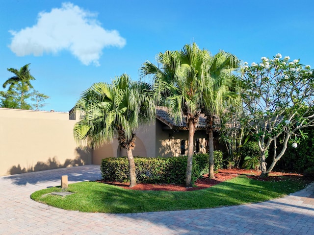 view of side of property with stucco siding and driveway