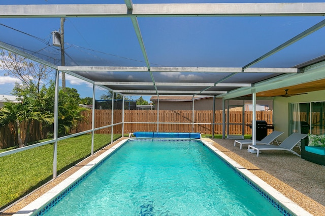 8421 NW 24th St, Sunrise, FL 33322 - view of swimming pool featuring a fenced backyard, a fenced in pool, a patio area, and a lanai