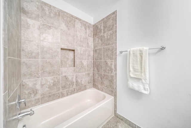 bathroom with bathtub / shower combination