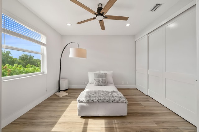 sitting room with baseboards, a ceiling fan, visible vents, and recessed lighting