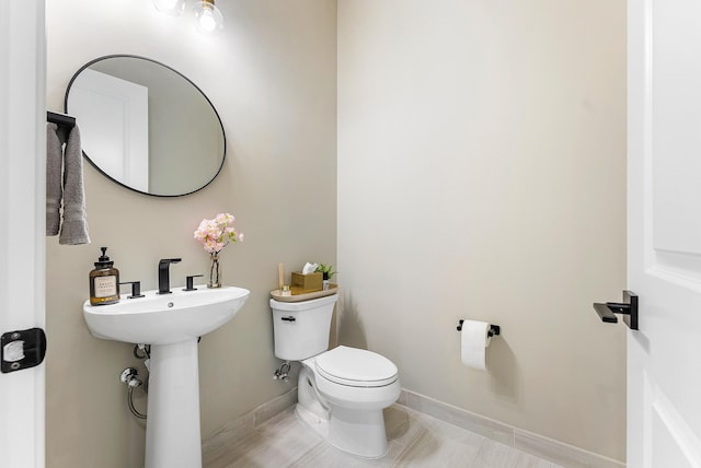 12618 Nautilus Cir, Palm Beach Gardens, FL 33412 - bathroom featuring baseboards and toilet