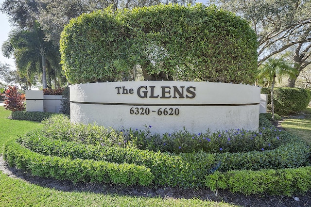 view of community / neighborhood sign