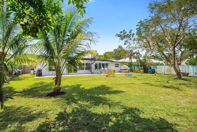 view of yard featuring a fenced backyard