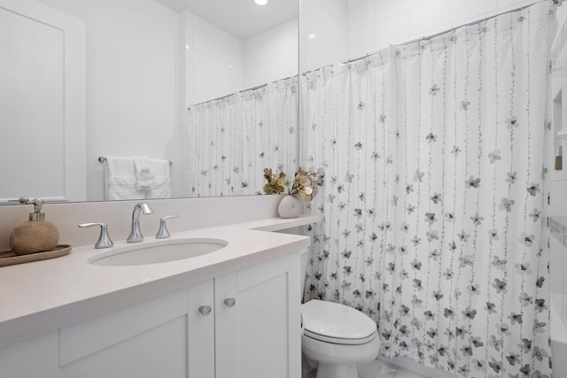 full bathroom with curtained shower, vanity, and toilet