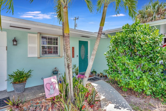 1505 Kingsley Rd, Jupiter, FL 33469 - entrance to property featuring stucco siding